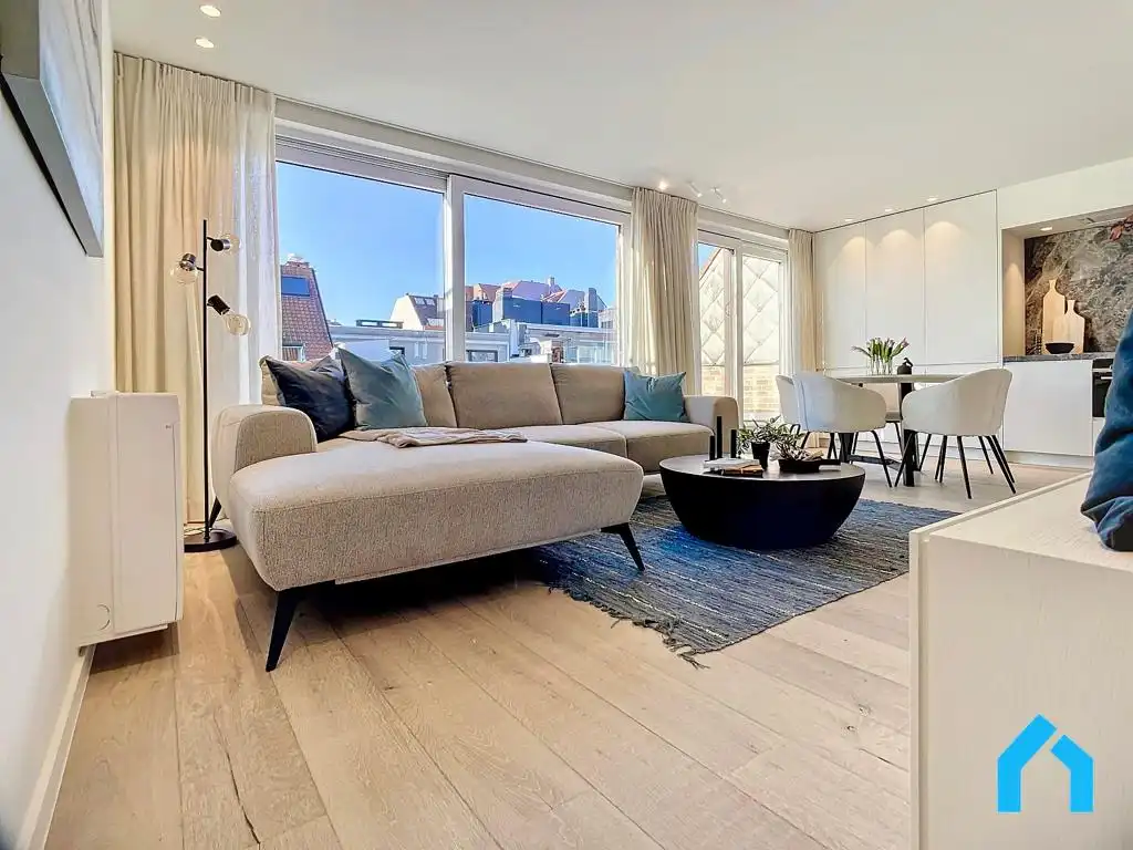 Subliem afgewerkt penthouse foto {{pictureIndex}}