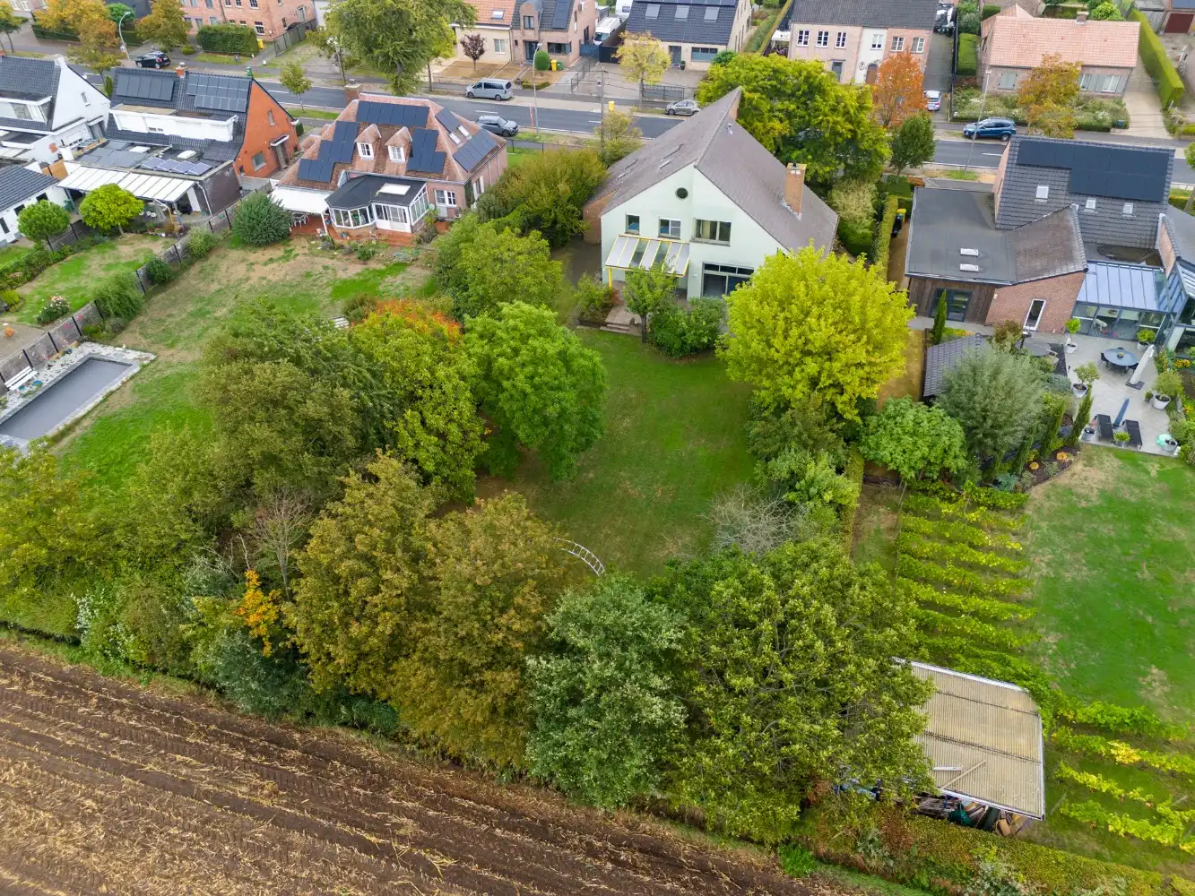 Vrijstaande architectenwoning met 5 slpk., atelier en dubbele garage op ruim perceel met zicht op de velden foto 38
