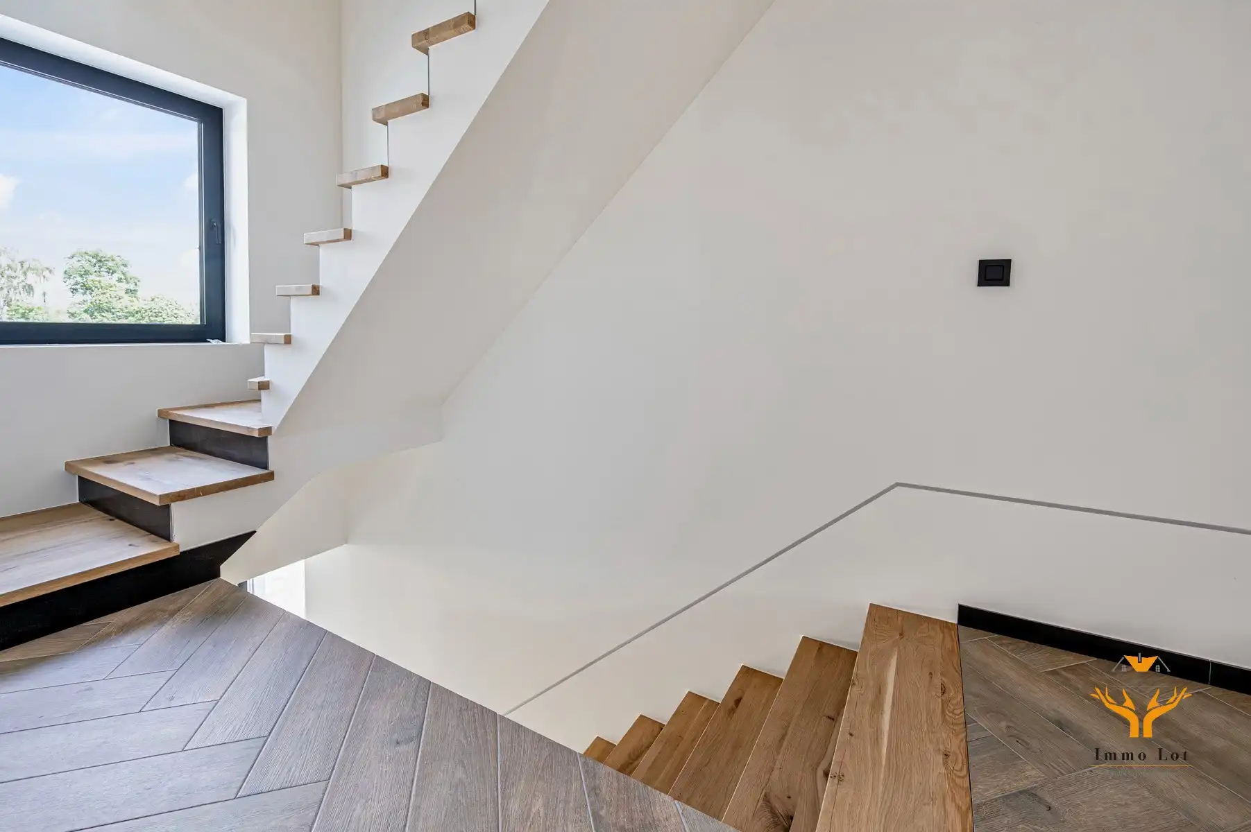 Ruime woning met magazijn  foto 14