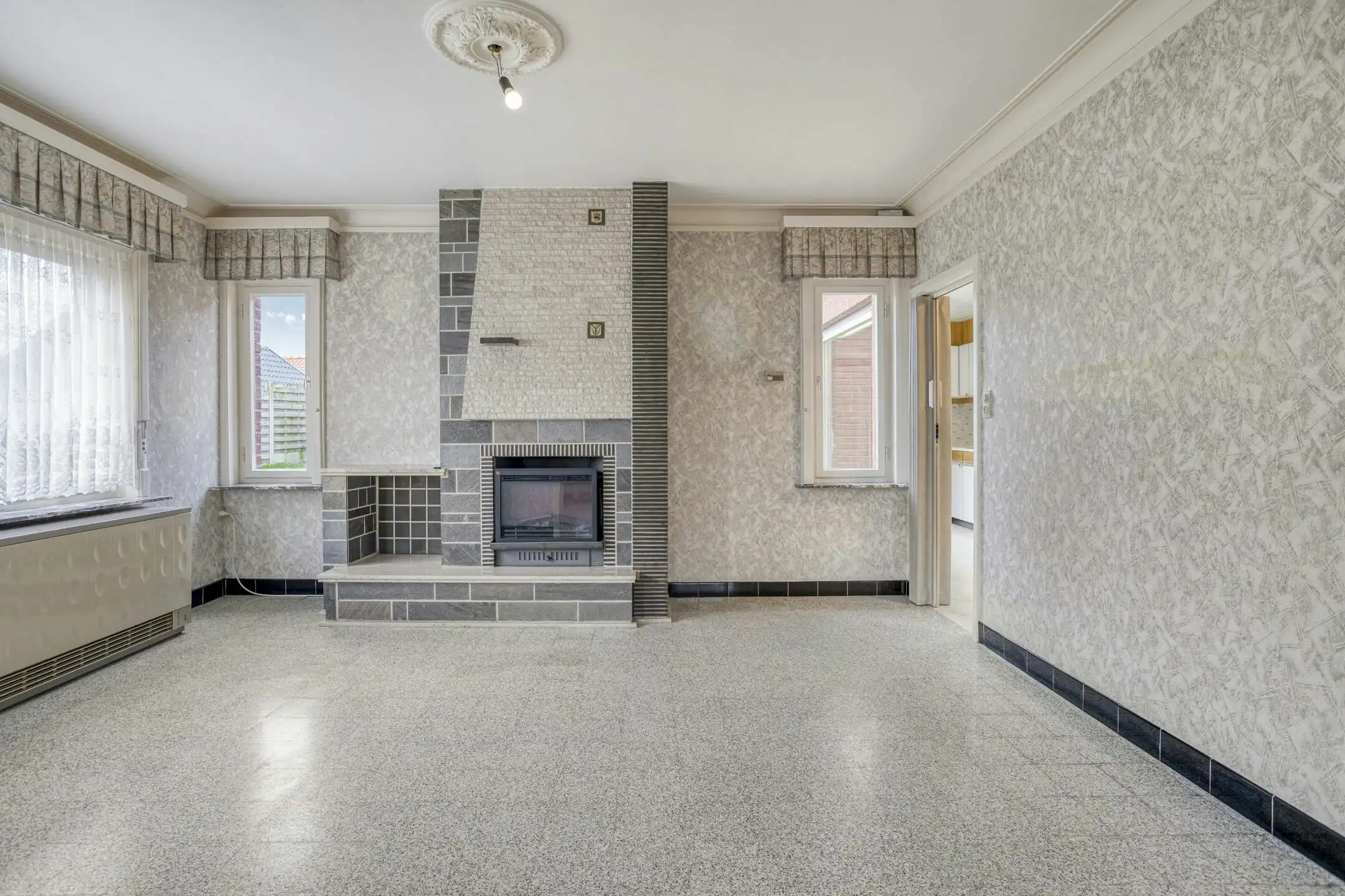 Te renoveren statige woning met royale tuin in Ardooie foto 9