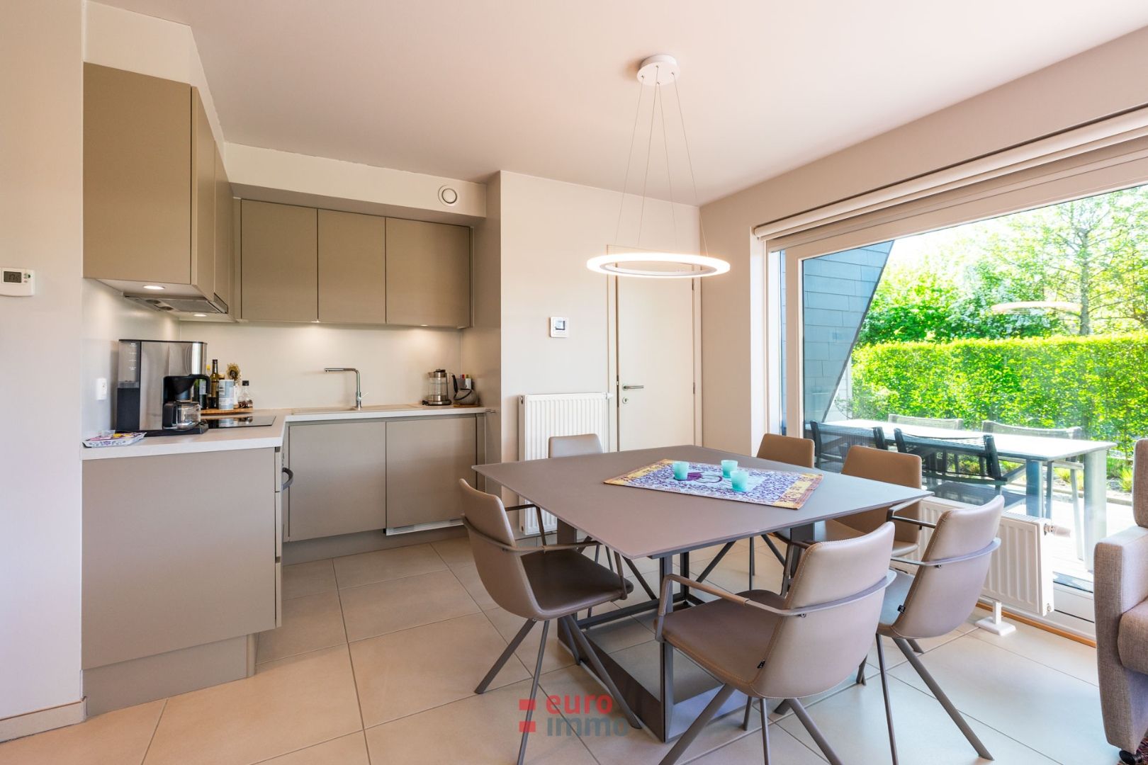 Super rustig gelegen appartement met immens groot terras! foto 4