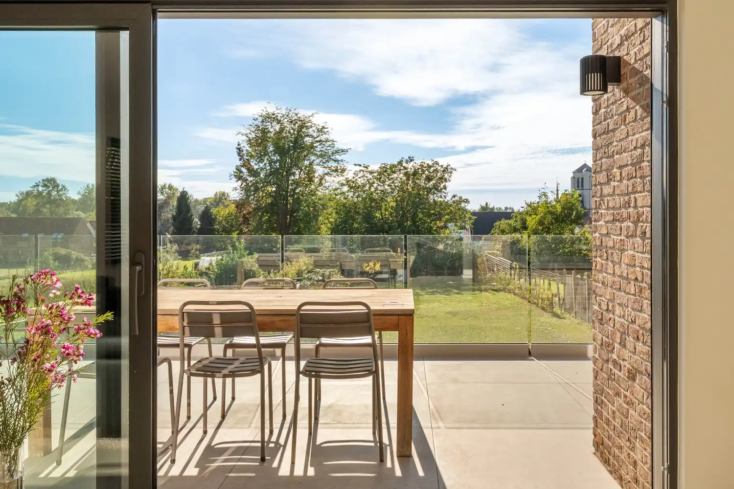 Mooi gerenoveerde woning met ruime kelder op een perceel van maar liefst 14a99ca, gunstig gelegen te Wezemaal. foto 7
