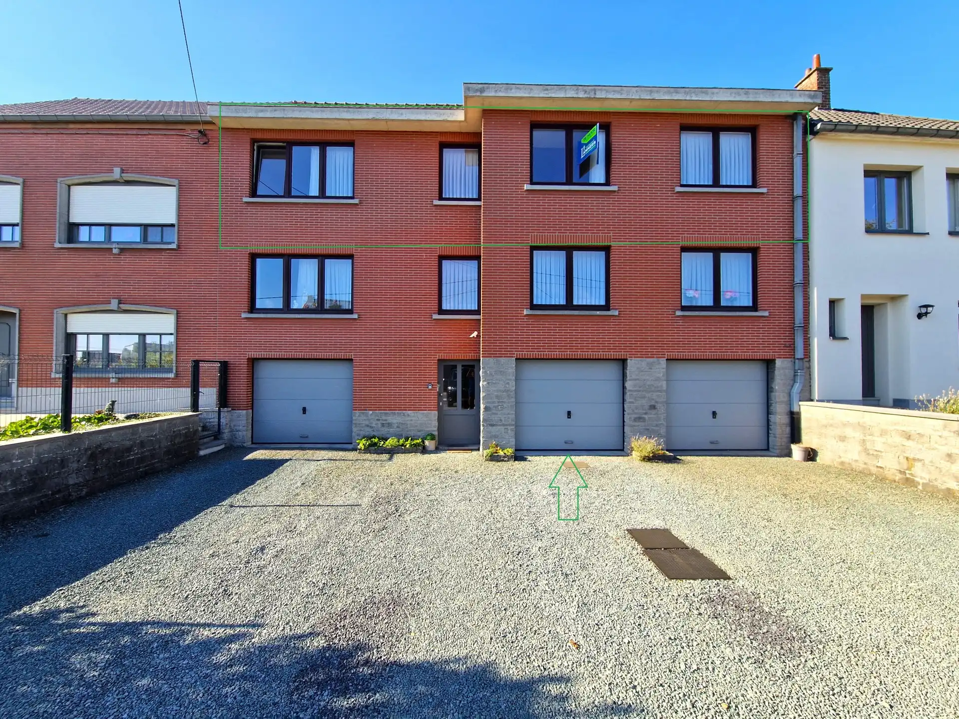 Appartement met 3 slpkmrs, tuin en garage nabij het station foto {{pictureIndex}}