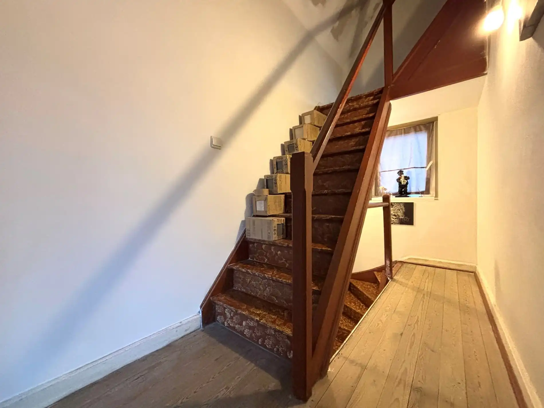 Op te frissen rijwoning met tuin, vernieuwde ramen en geïsoleerd dak. foto 12