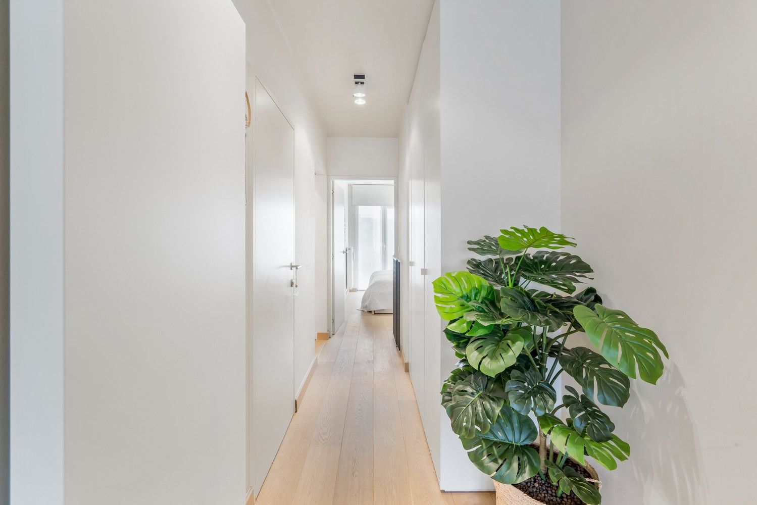 Volledig instapklaar, hedendaags en zeer stijlvol gemeubeld appartement met 2 slaapkamers foto 15