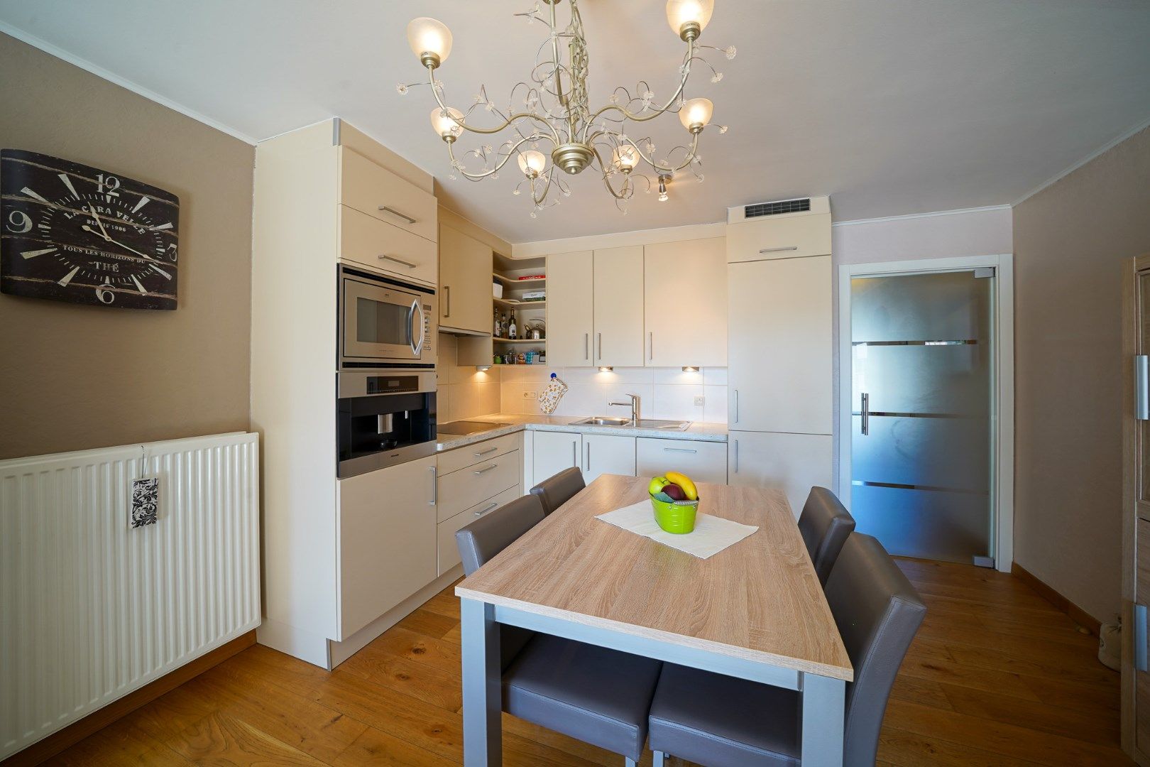Instapklaar 2-slaapkamerappartement op toplocatie in Bredene foto 6