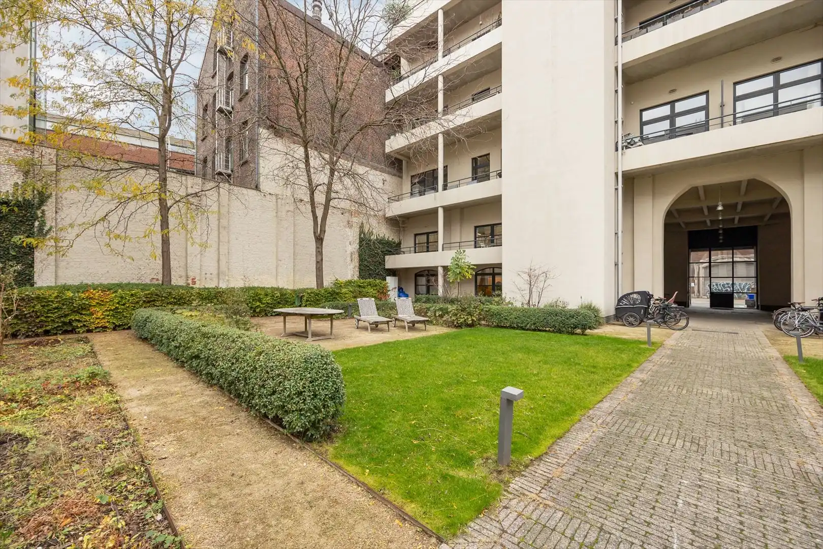 XXL loft met industriële ziel en terras foto 28