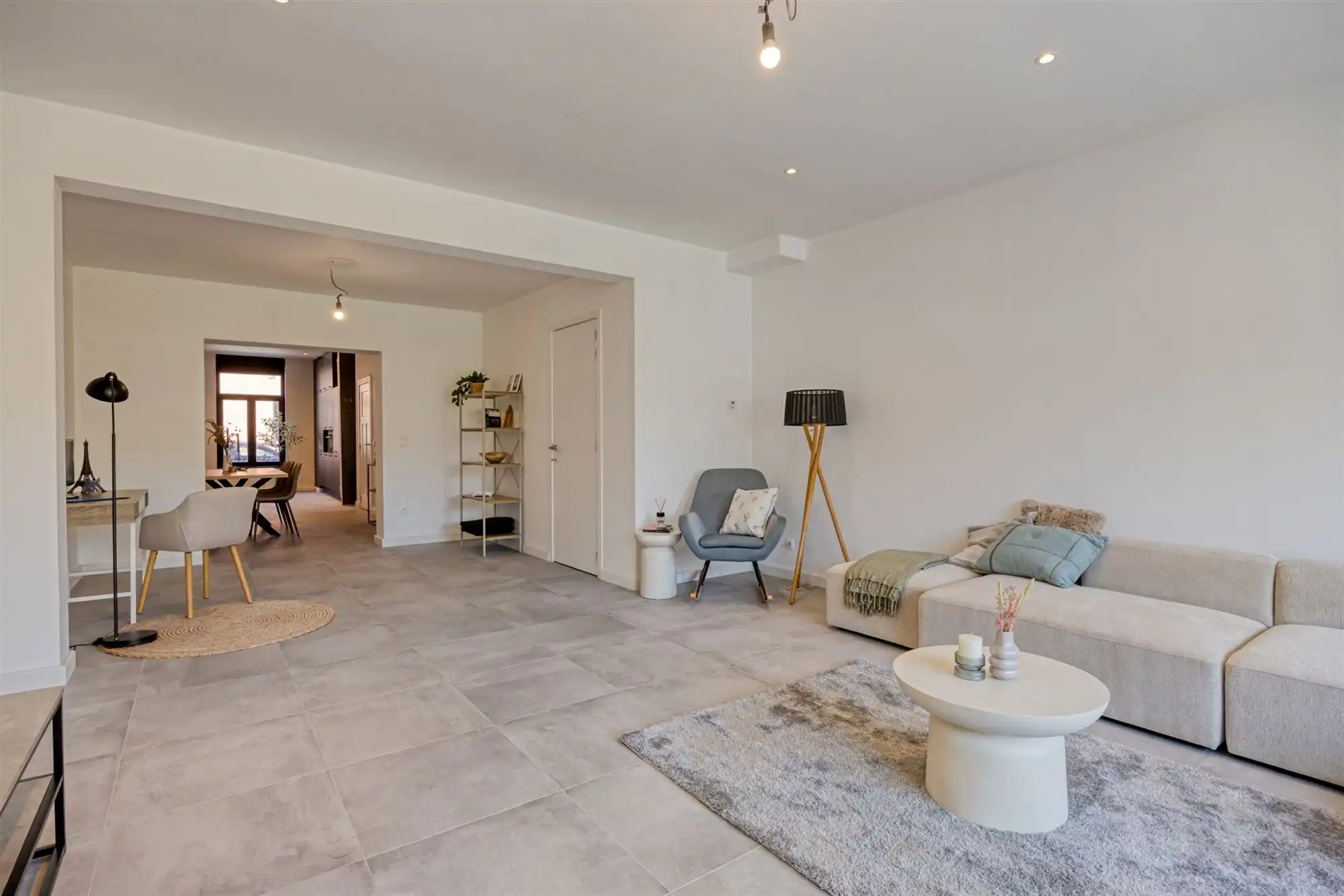 Volledig vernieuwde woning met 4 grote slaapkamers en tuin foto 9