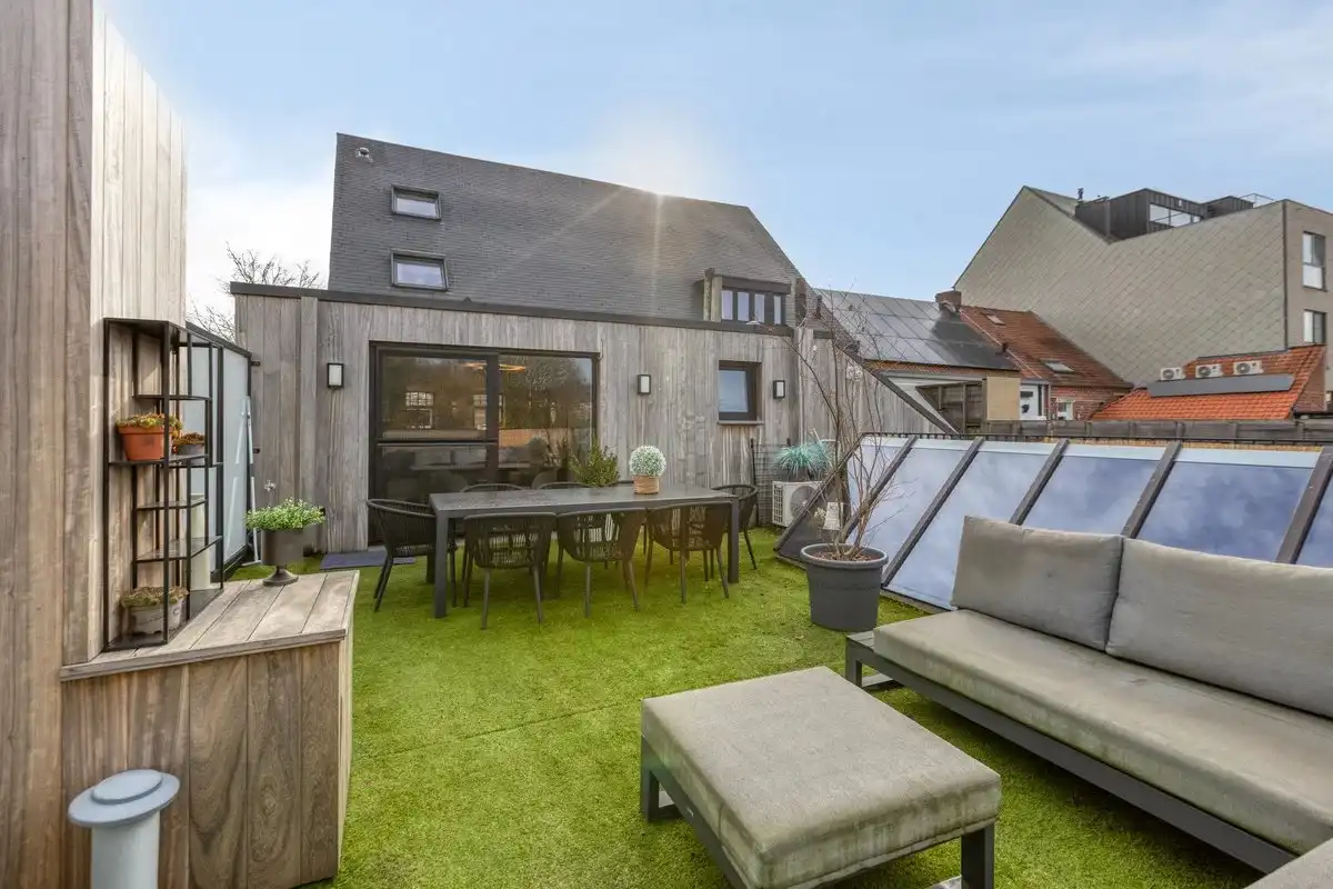 Zeer ruim handelspand met tuin en exclusief triplex  appartement met privé-lift en 2 slaapkamers, garage en staanplaats. foto 35