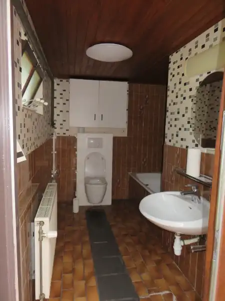 Totaal te renoveren woning op groot perceel van ca. 1270m² foto 24