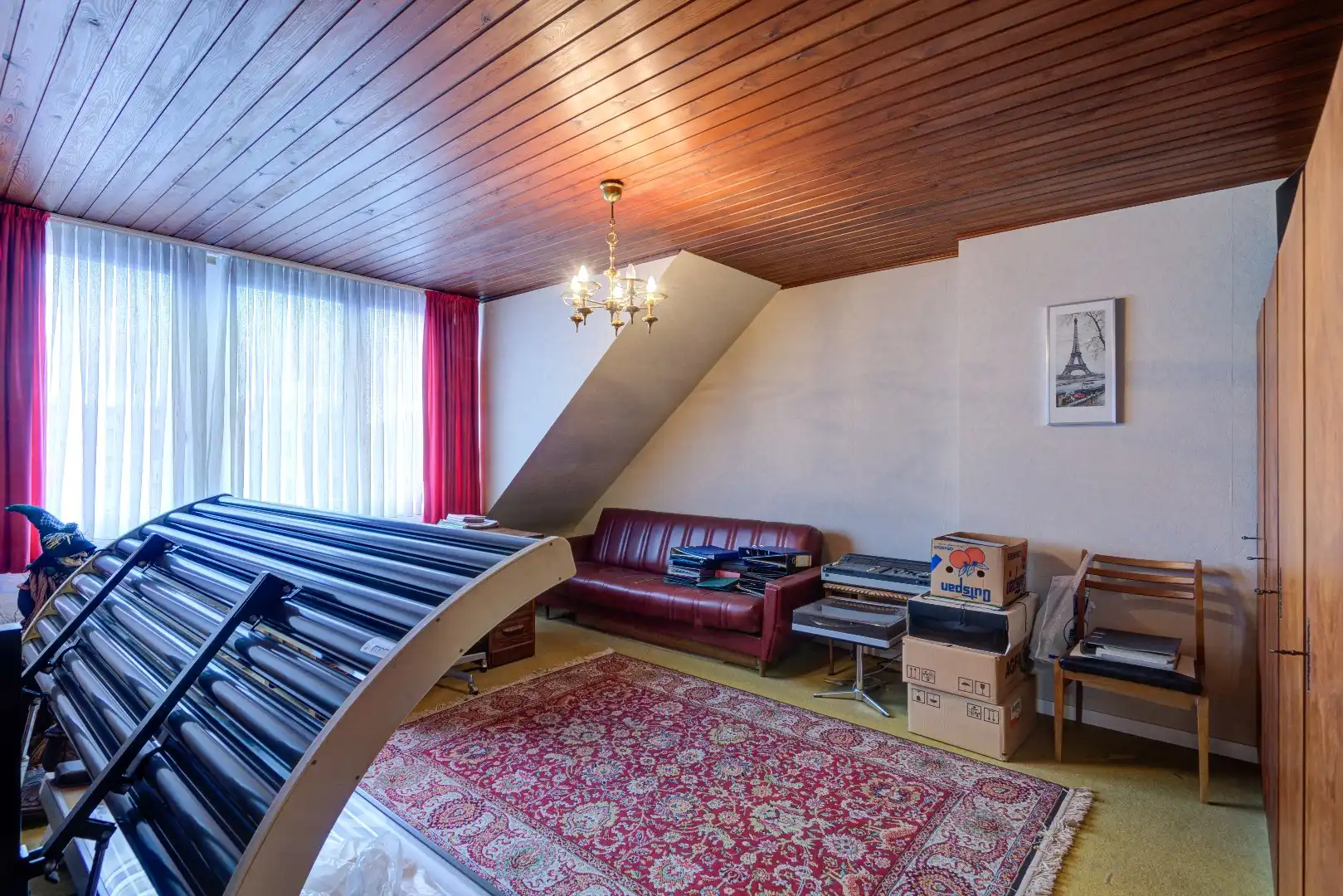 Ruim halfopen woning, 5 slaapkamers en grote tuin foto 18