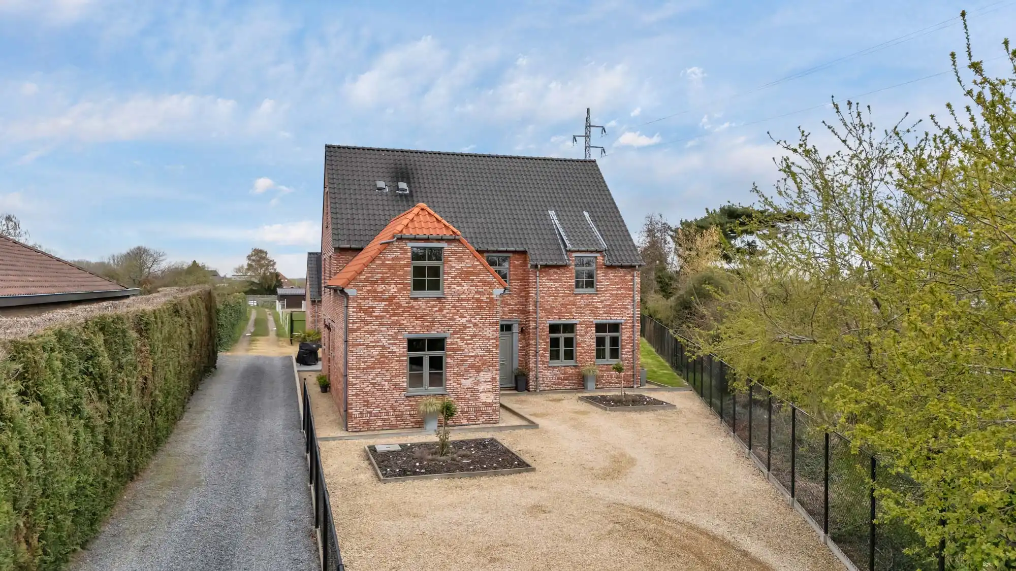 Landelijke woning met uitzicht op het groen foto {{pictureIndex}}