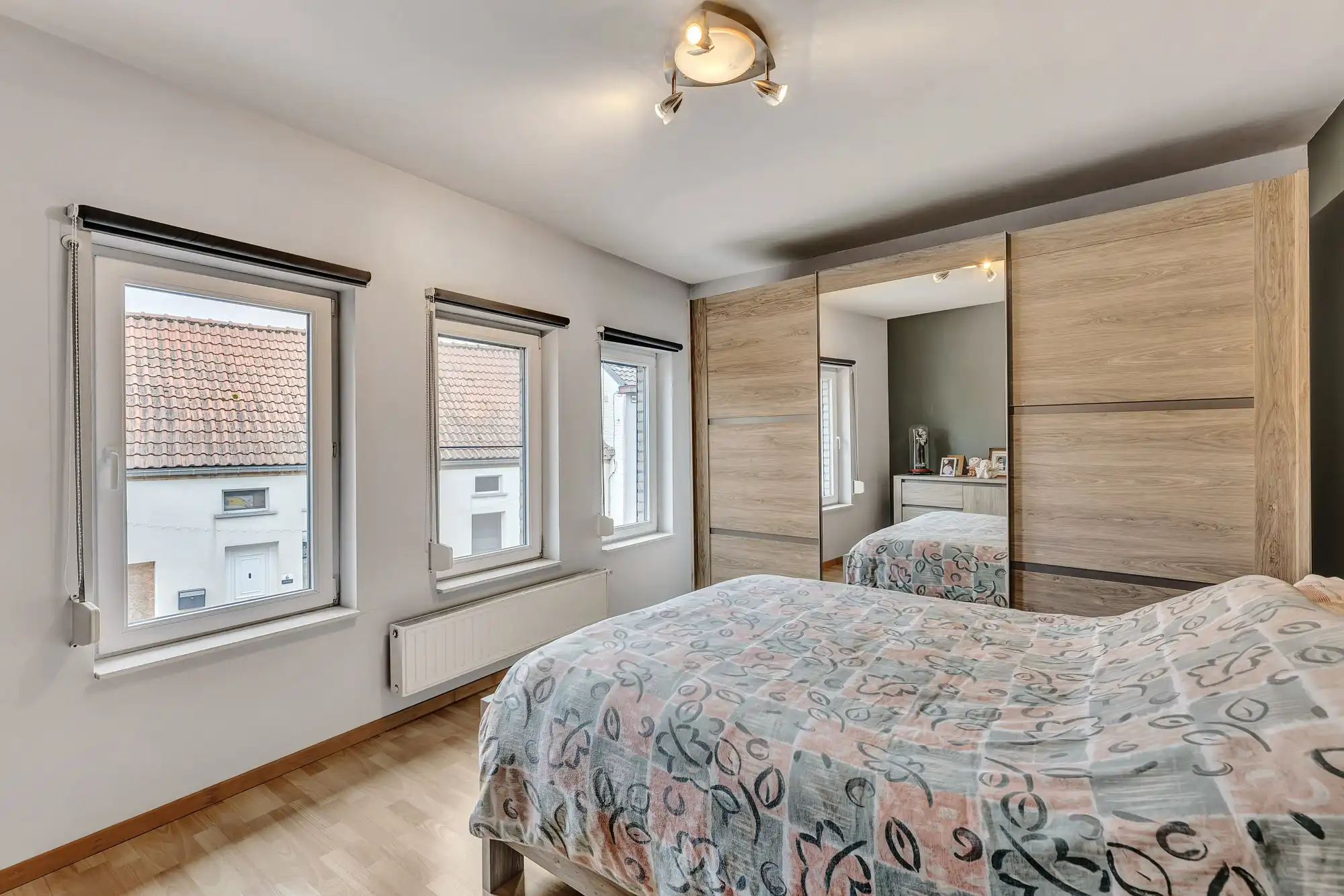 Instapklare woning met garage en tuin foto 14