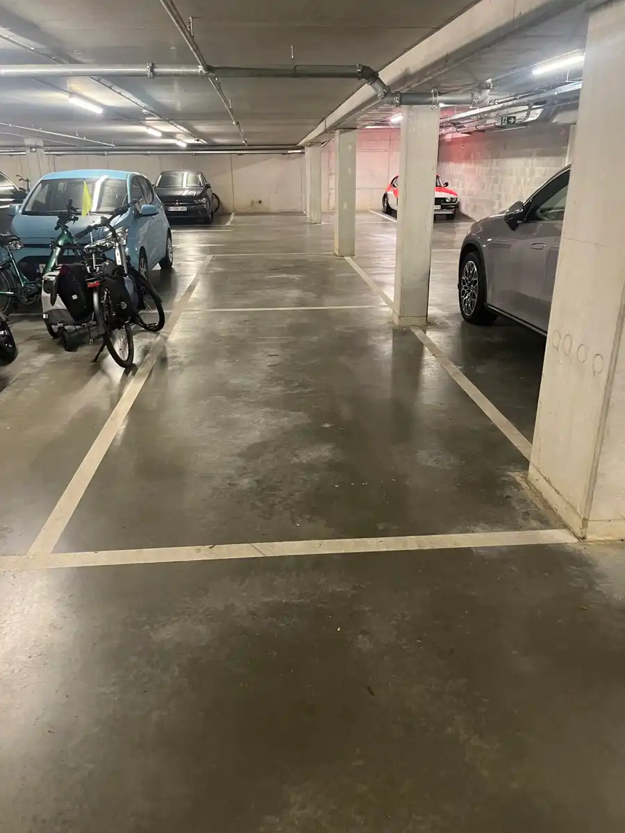 Ondergrondse autostaanplaats foto 2