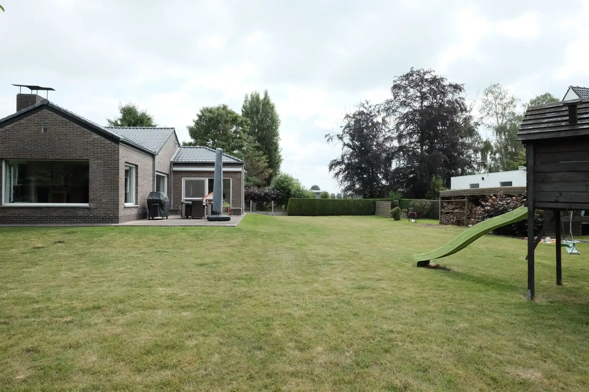 Alleenstaande gelijkvloerse woning op ruim perceel van 1.748 m² in Hooglede foto 4