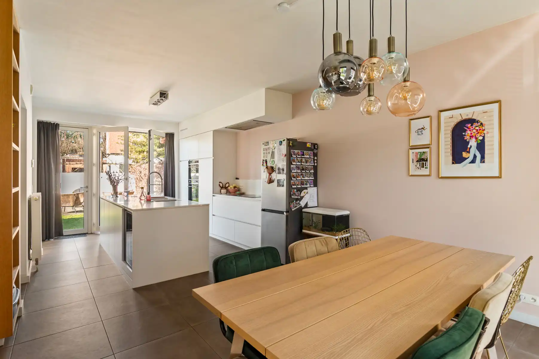 Wonen met een twist: 3 slaapkamers, tuin en unieke indeling! foto {{pictureIndex}}