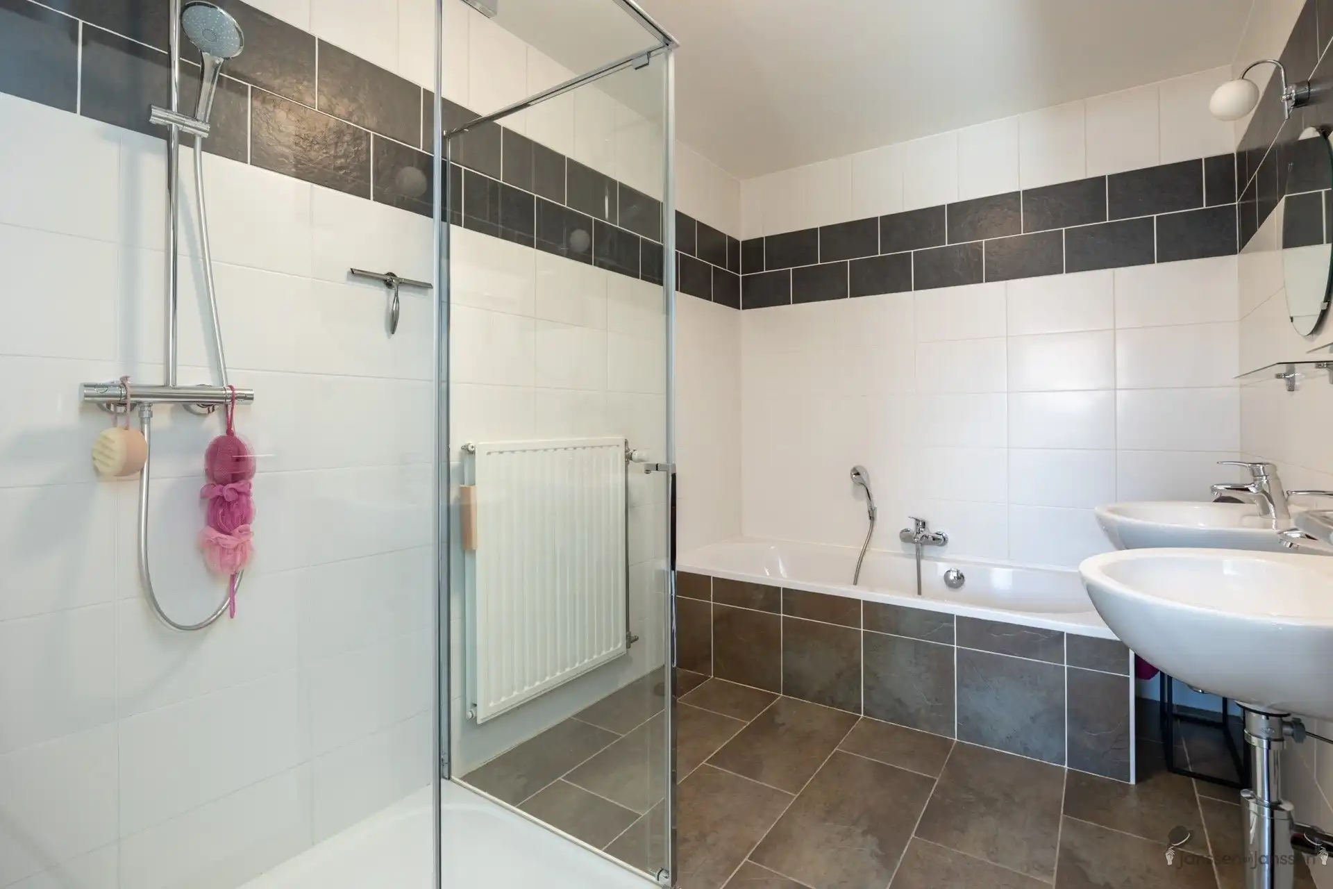 dakappartement met 3 slpkmrs, terras & parkeerplaats foto 9