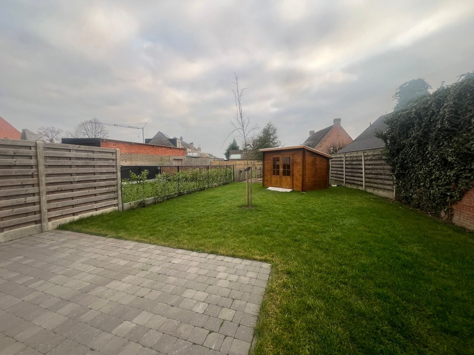 Instapklare nieuwbouwwoning met tuin en carport foto 16