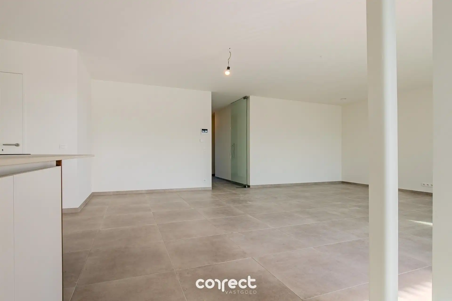 Volledig afgewerkt nieuwbouwappartement in centrum Zedelgem foto 6