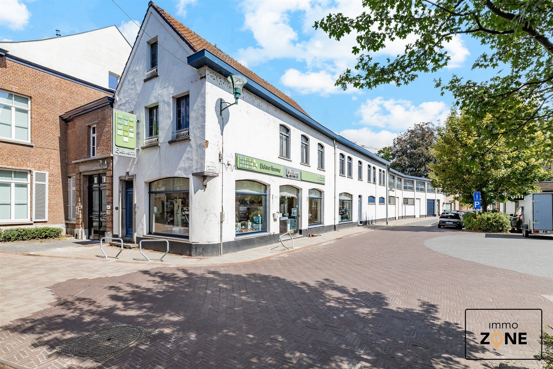 Handelspand met appartement te koop in het centrum van Hamme foto {{pictureIndex}}