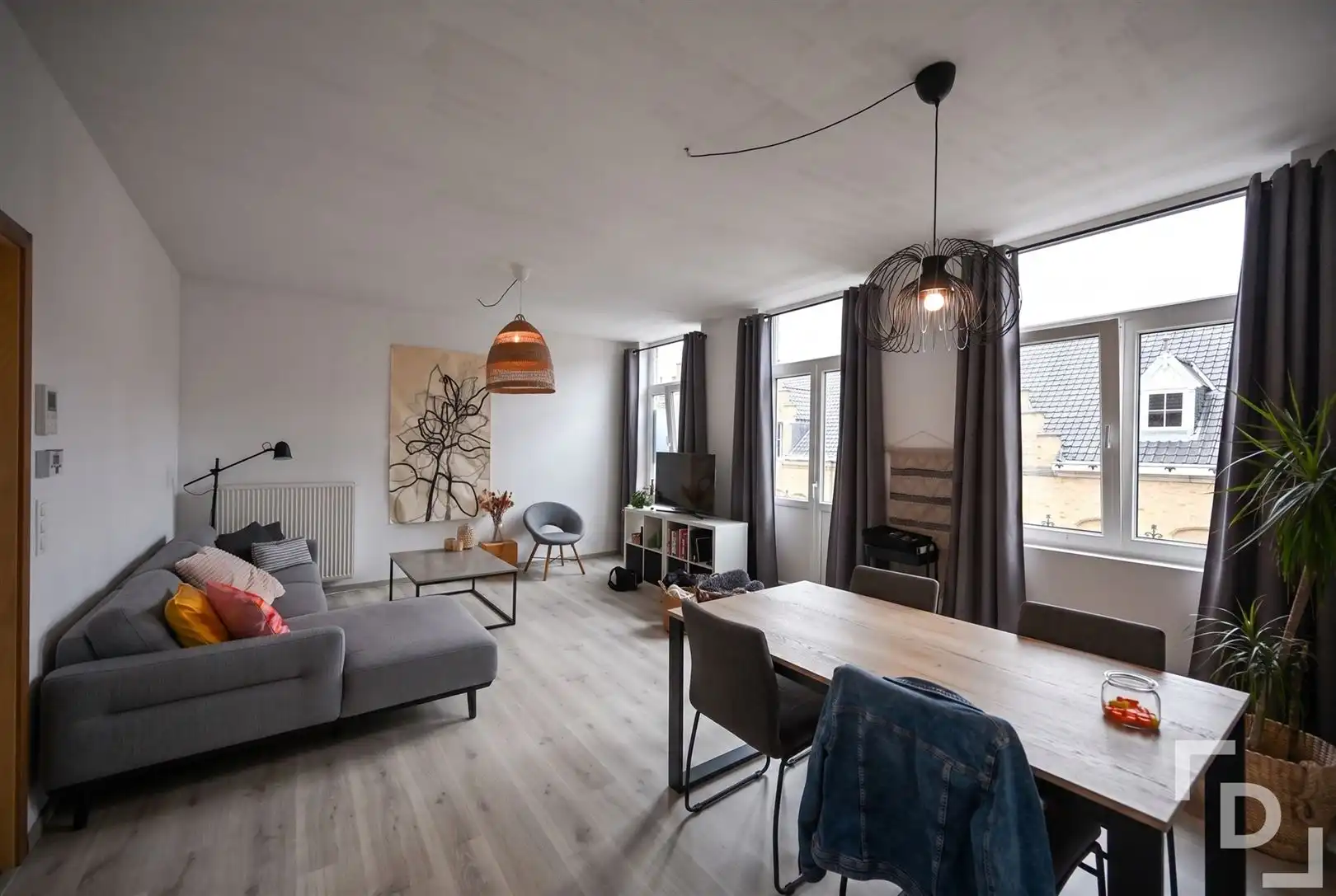 Lichtrijke duplex op een boogscheut van de Menenpoort foto 3