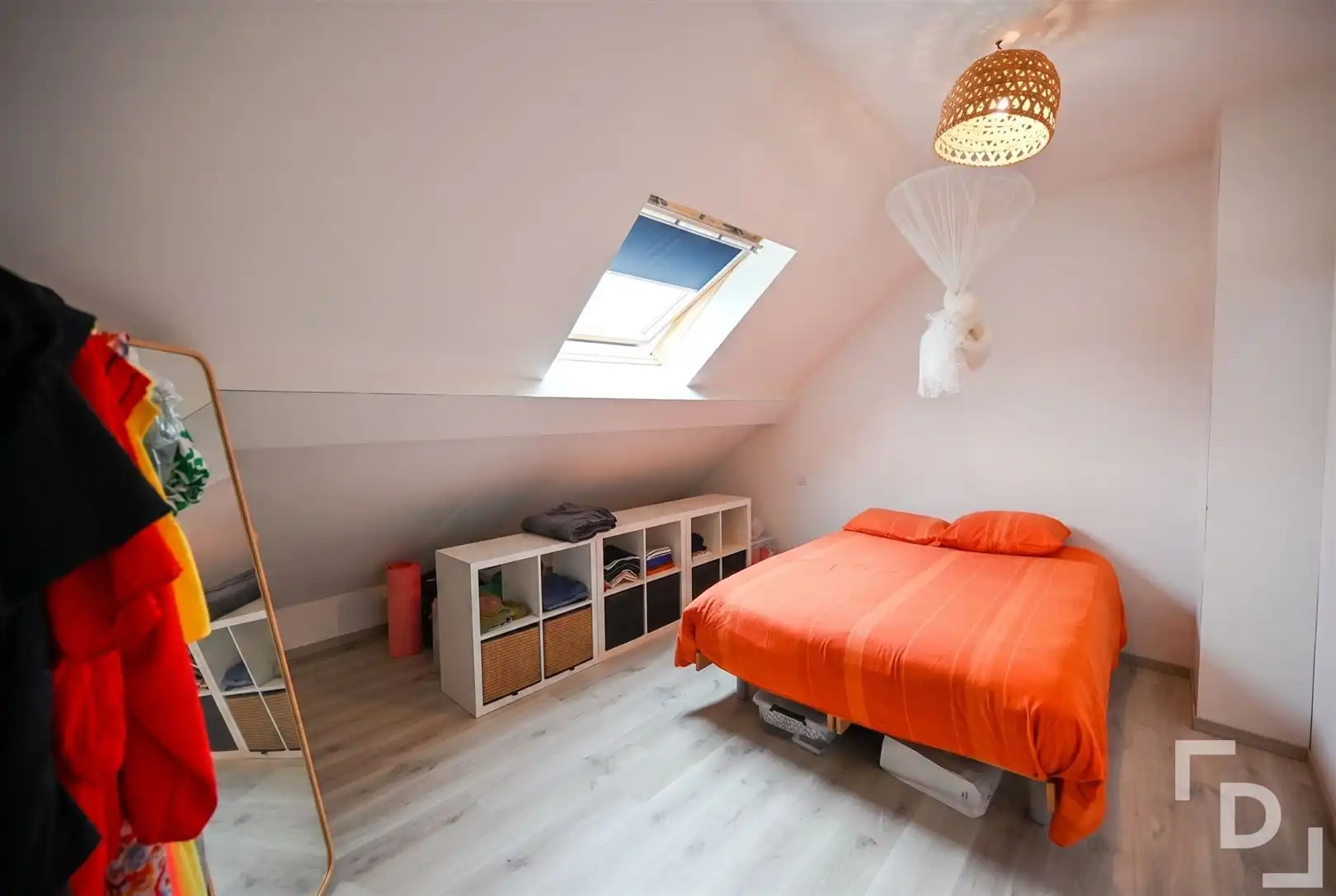 Lichtrijke duplex op een boogscheut van de Menenpoort foto 3