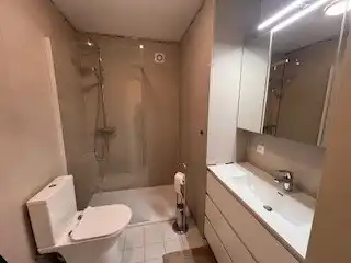 Zonnig appartement  in de Duinenwijk van Oostende .   Direct bij zee !   Zeer goede belegging  dichtbij zee !     Vakantie of woonst.  foto 6