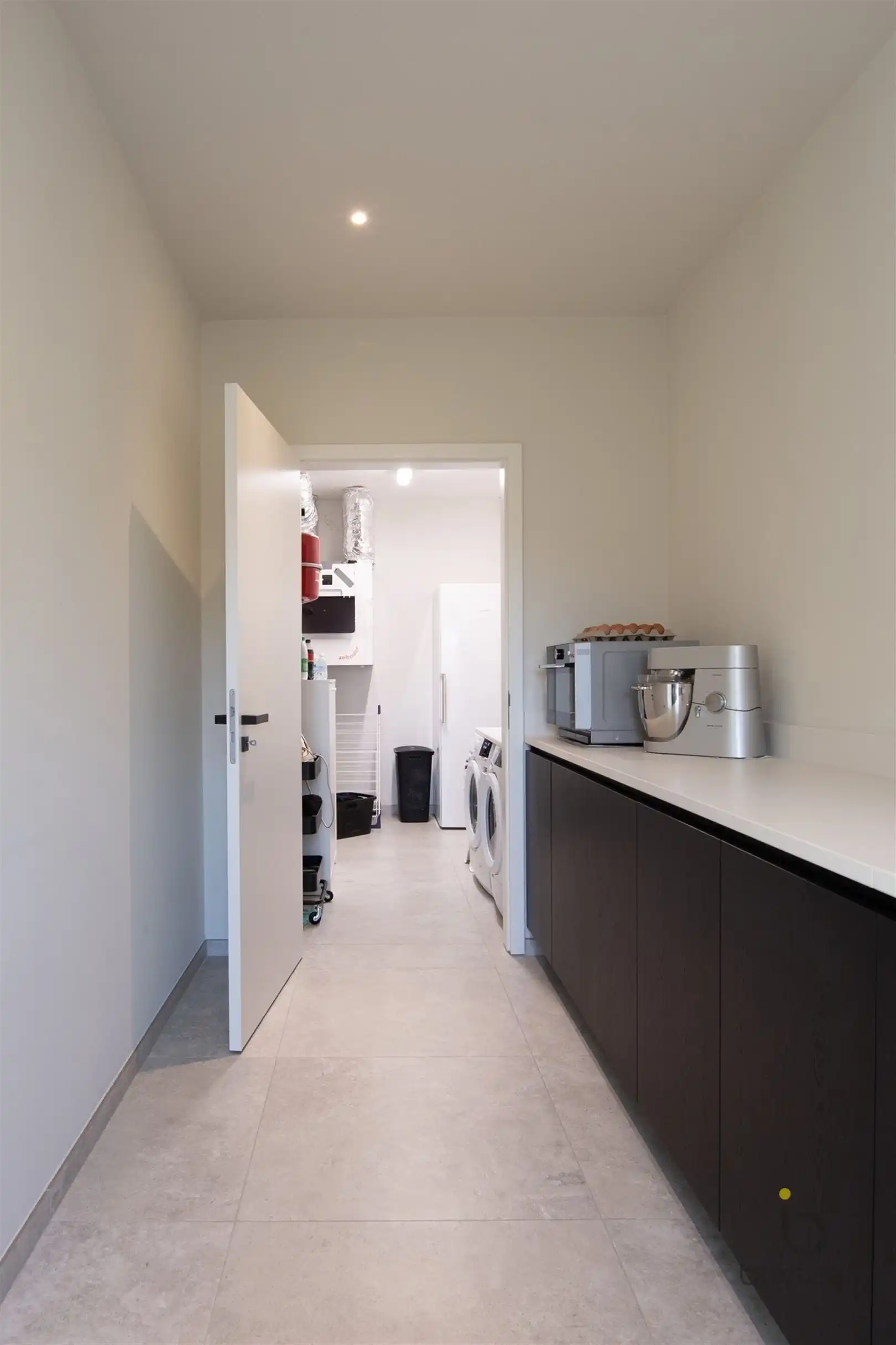 Knappe GELIJKVLOERSE villa + bijgebouw te Halle! foto 48