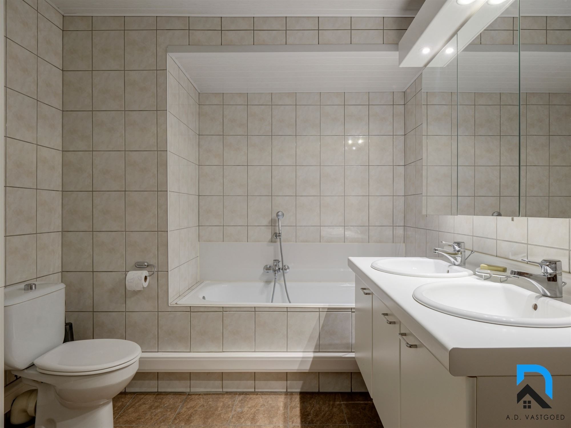 Ruim appartement met 3 slaapkamers en privé tuin foto 16