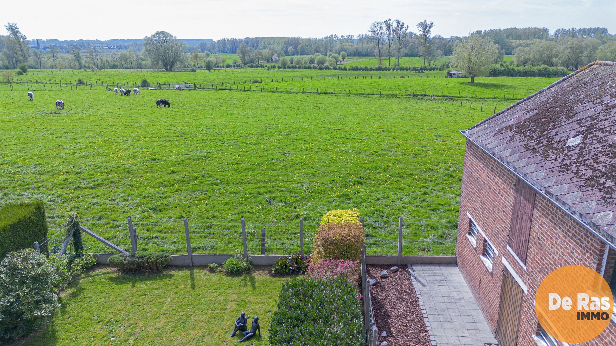 VOORDE- Charmante renovatiewonig met 3 slpks, garage en tuin foto 18