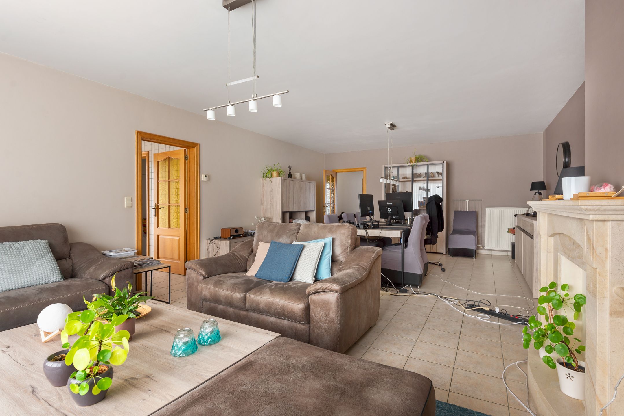 Ruim appartement met 2 slaapkamers, terras én garage in hartje Wommelgem! foto 3