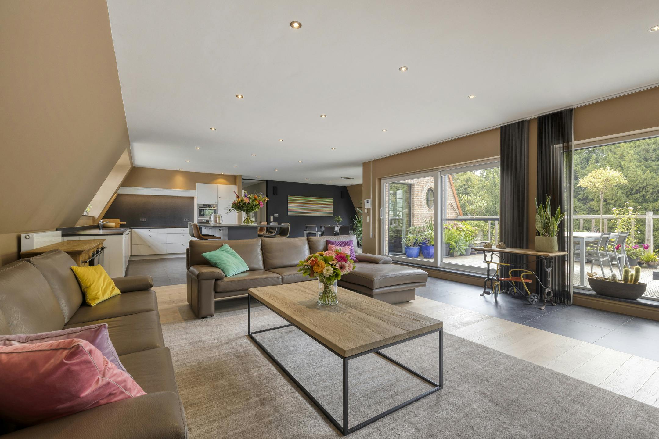 Uitzonderlijke loft (192 m²) te koop in hartje Varsenare foto {{pictureIndex}}
