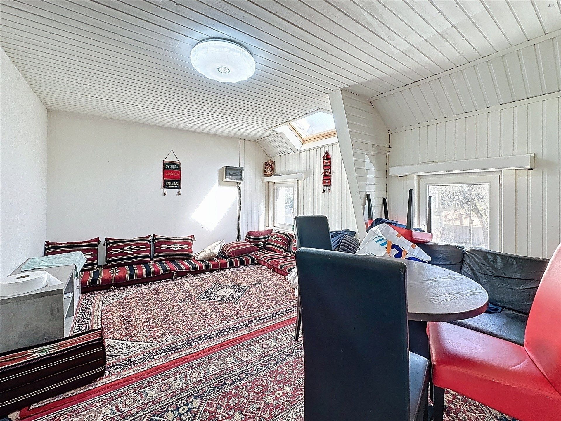 Commerciële ruimte/handelspand gelegen in hartje Belsele. foto 11