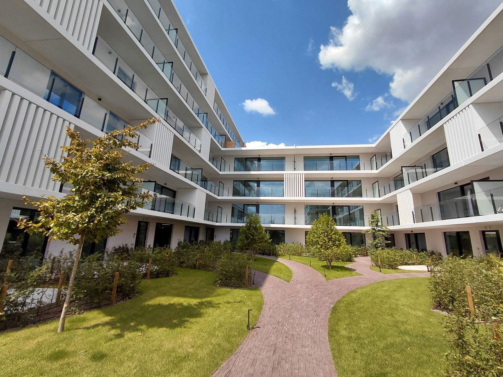Prachtig 2 slaapkamer appartement met groot TERRAS foto {{pictureIndex}}