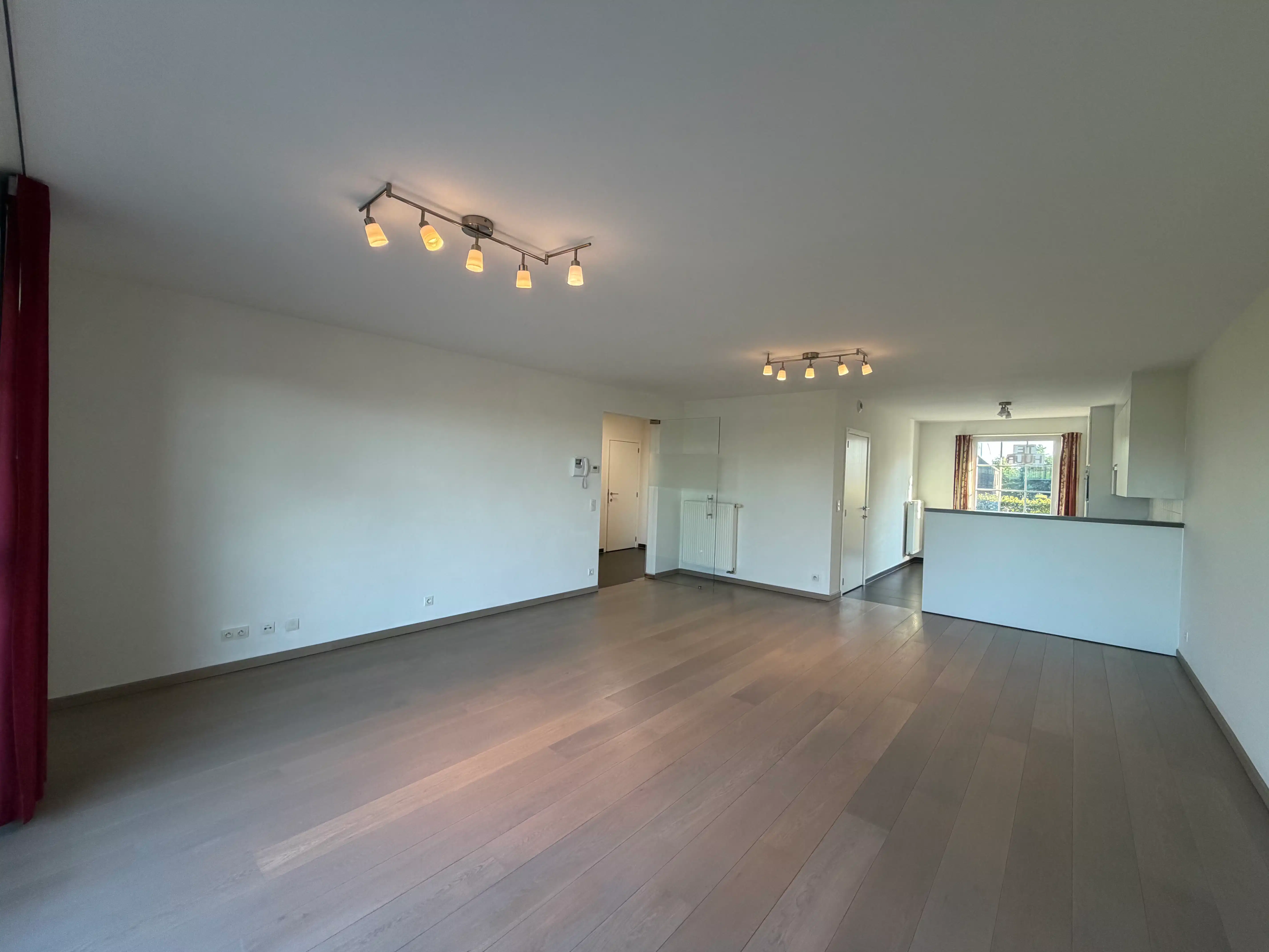 Instapklaar appartement met twee slaapkamers en garage foto 4