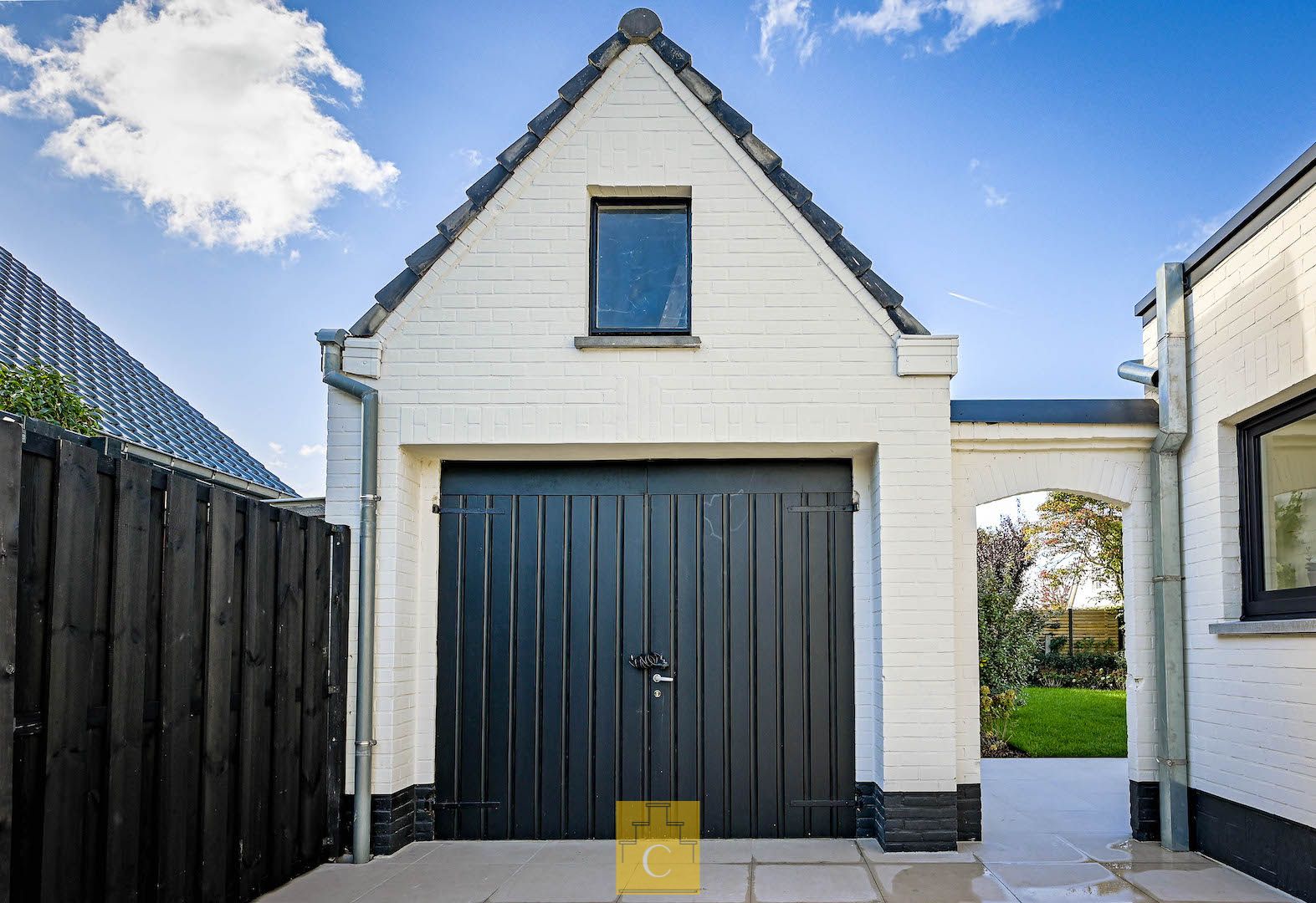 Zeer ruime en stijlvolle driegevelvilla met 3 a 4 slaapkamers, ruime garage van bijna 60m2, zonnepanelen en verzorgde tuin foto 31
