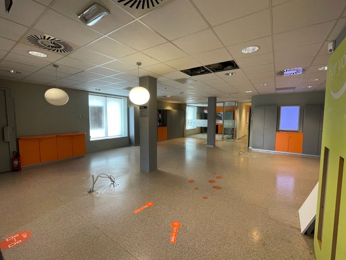 Instapklaar en polyvalent handelspand met 2 handelsruimten en ruim appartement foto 23