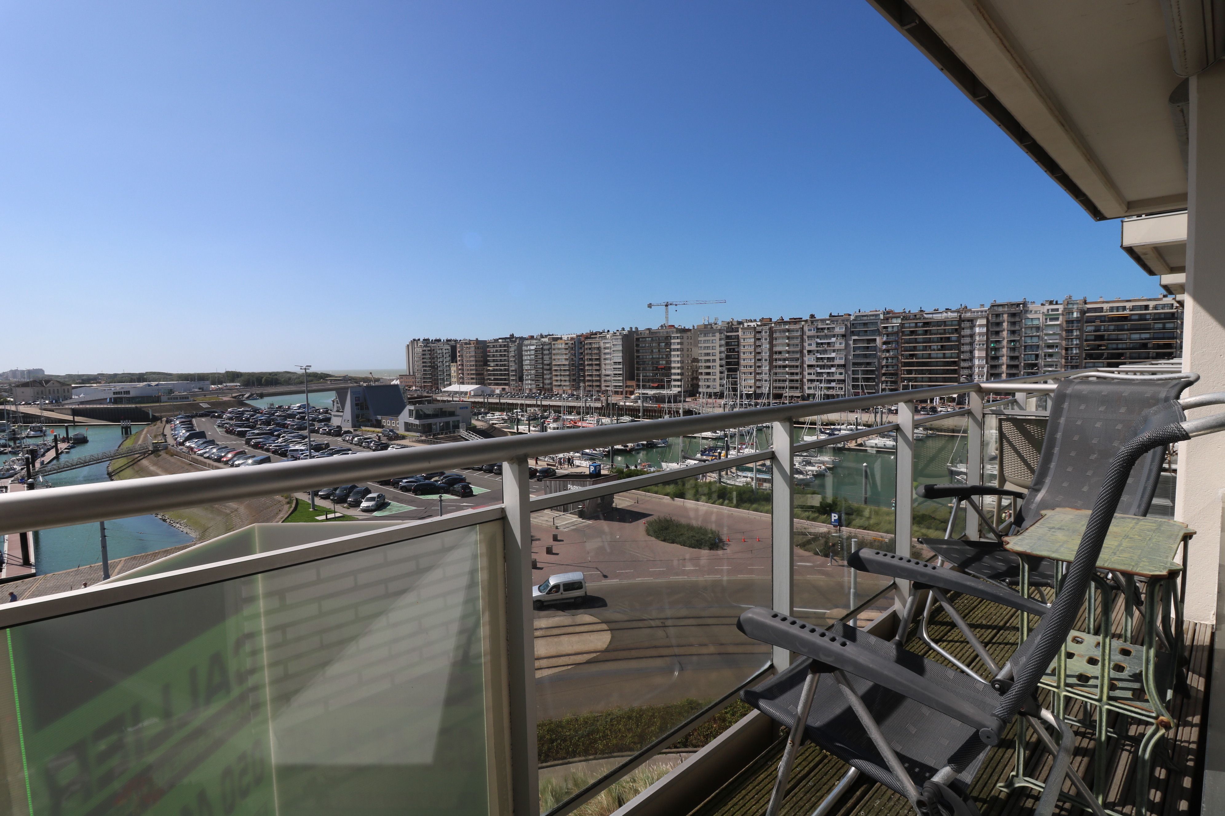 Lichtrijk 2-slaapkamerappartement met fenomenaal zicht op de jachthaven, polders en zee. foto 3