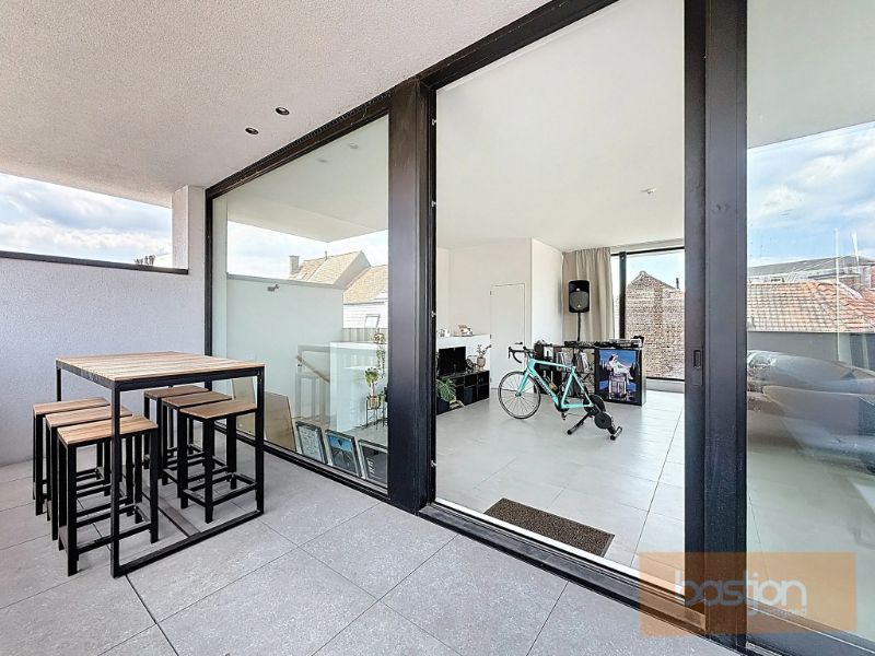 🏡 Uniek triplex appartement te huur in hartje Kortrijk! foto 15