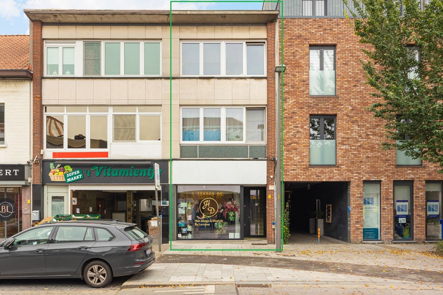 Op te frissen opbrengsteigendom comm. ruimte + 2 app. foto {{pictureIndex}}