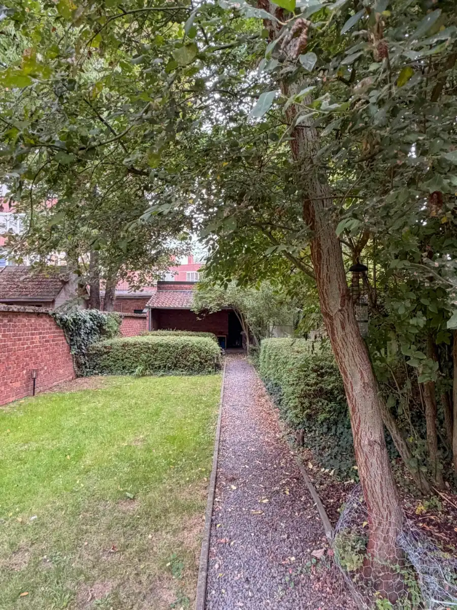 2 slaapkamer appartement (gelijkvloers) met grote tuin en grote garage vlakbij Sint-Pietersstation foto 24
