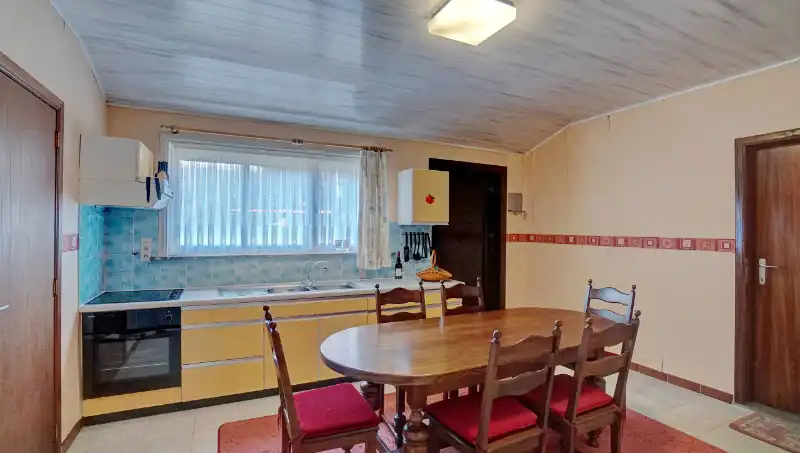 Hoeve van 300m² op 1 hectare 77 met achterliggende weiden foto 13