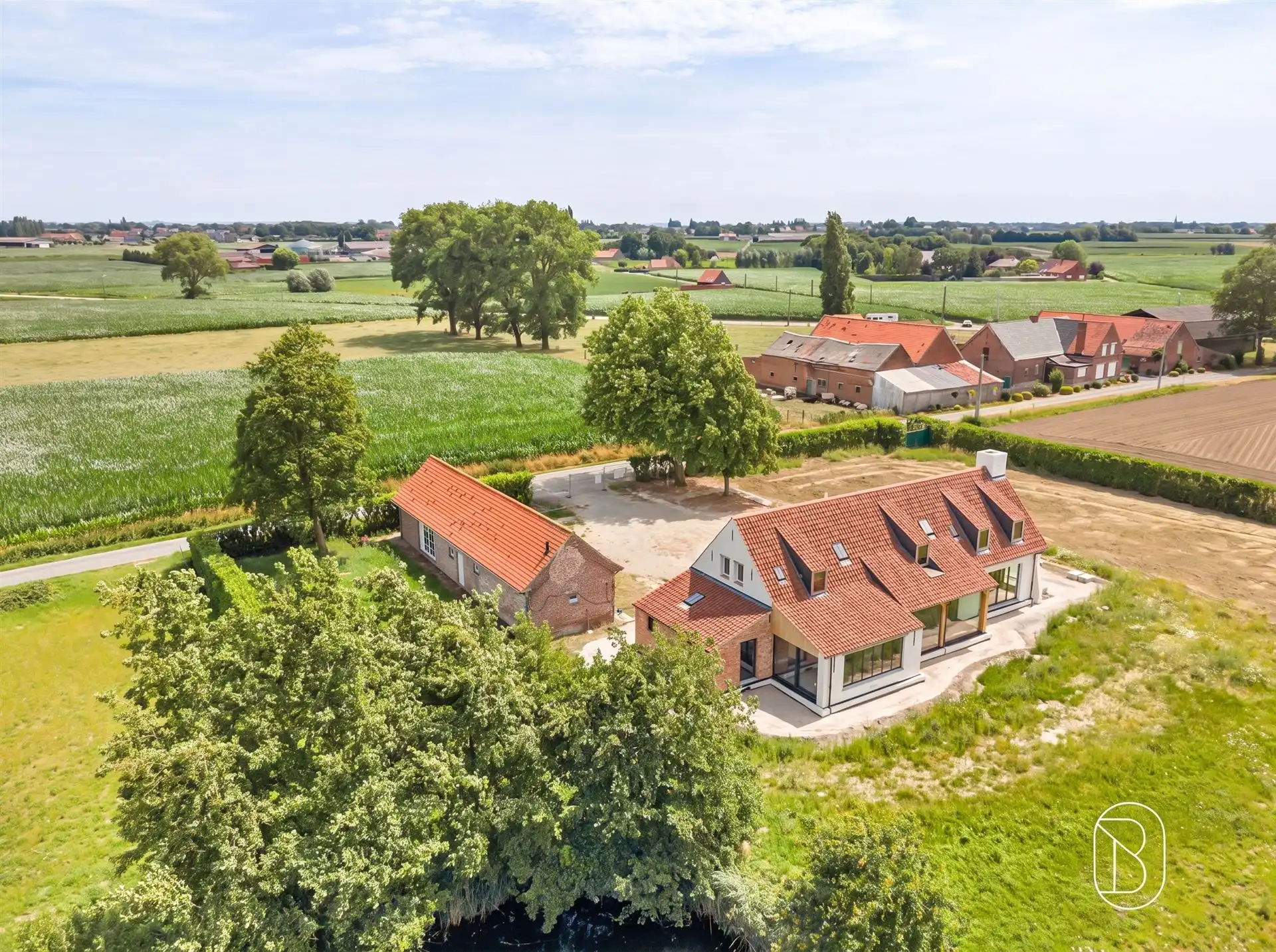 Uniek casco-landhuis met bijgebouw en vijver op TOP ligging! foto 9