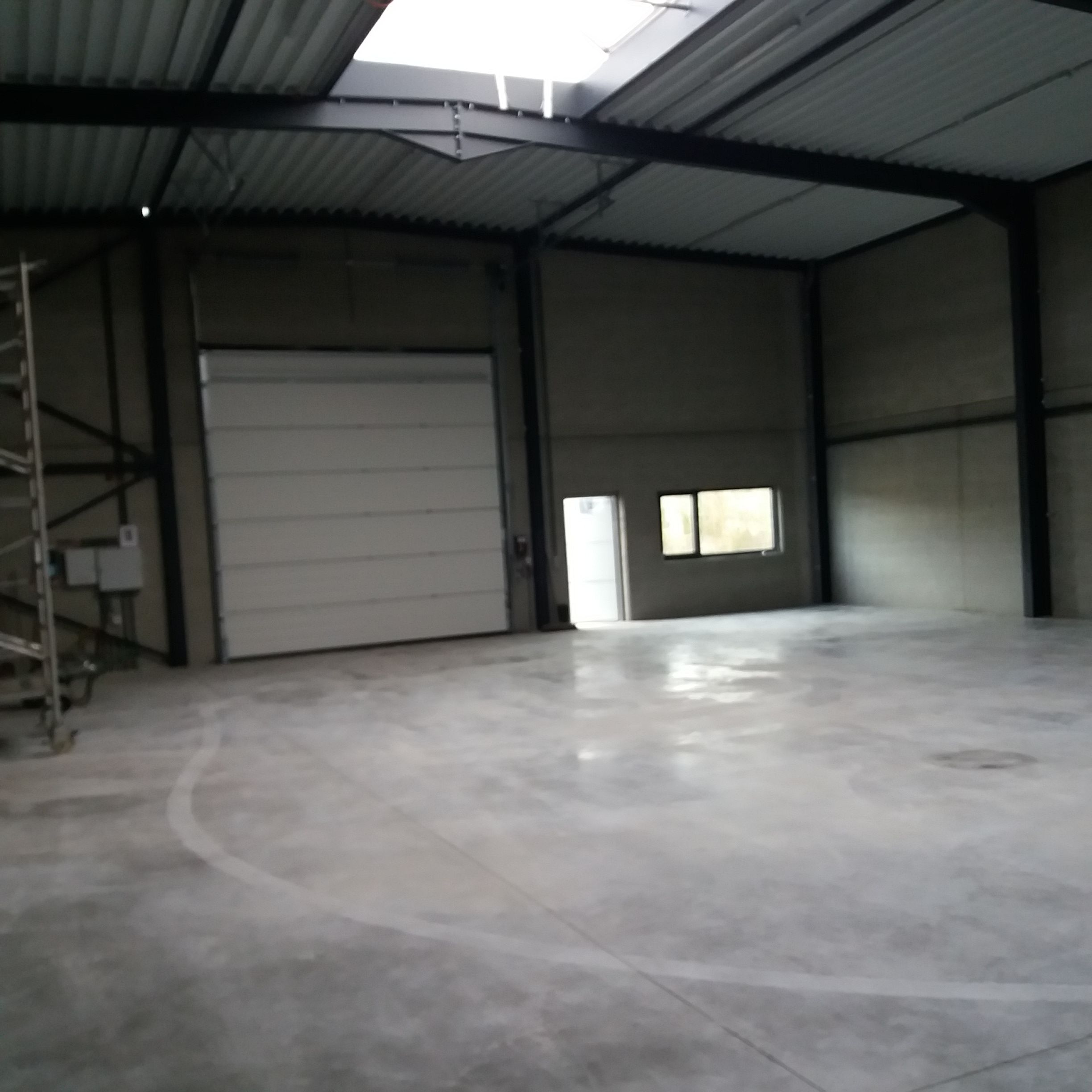 Te huur: bedrijfsgebouw voor gebruik als KMO unit of opslagplaats  - Overmere - 357,5 m² foto 2