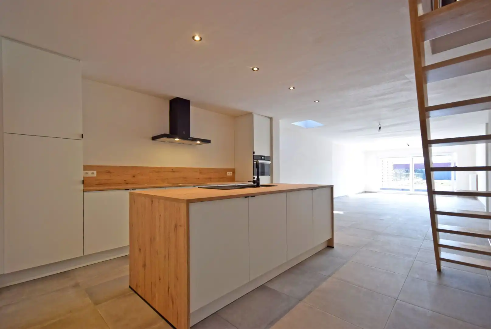 GERENOVEERDE WONING MET 3 SLAAPKAMERS foto 3