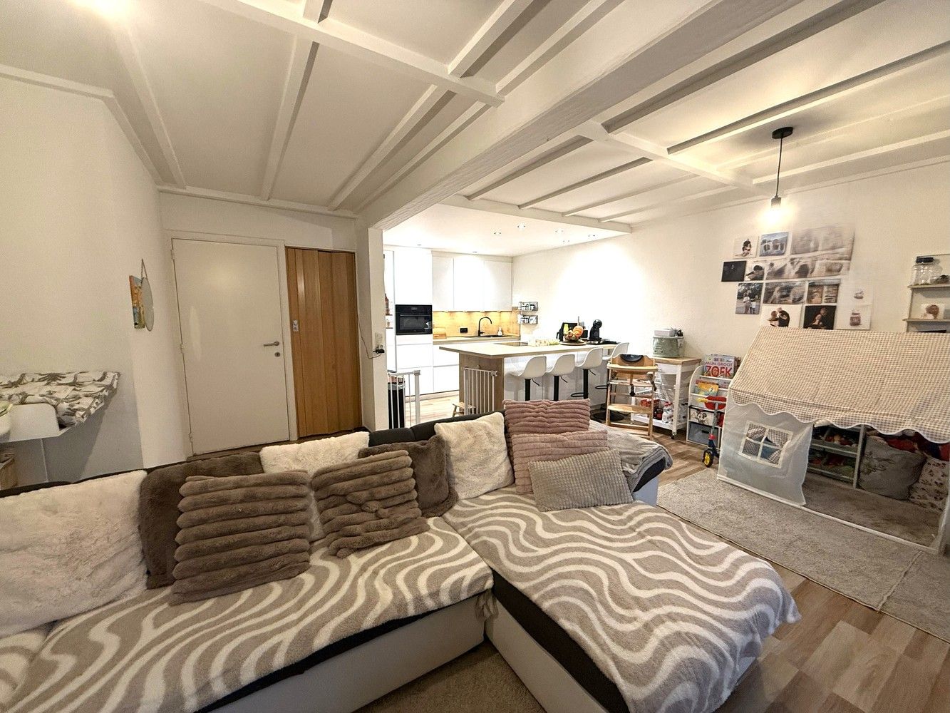 Charmante duplex met vernieuwde keuken, airco, berging en ruim dakterras in Lanaken foto 3