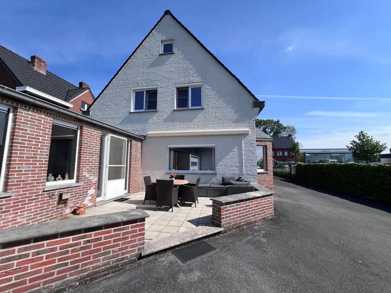 Instapklare woning met 4 slaapkamers, loods en dubbele garage foto 13