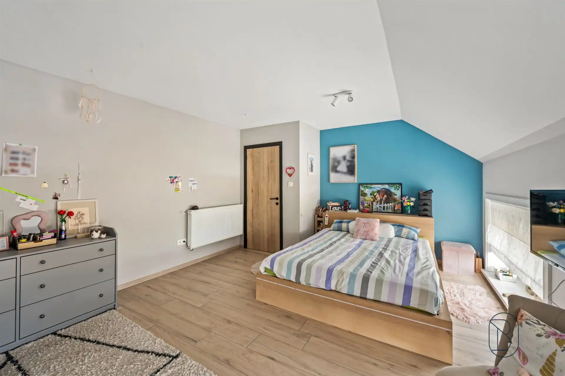 Recent gerenoveerde gezinswoning met 4 slpk, garage & tuin foto 12