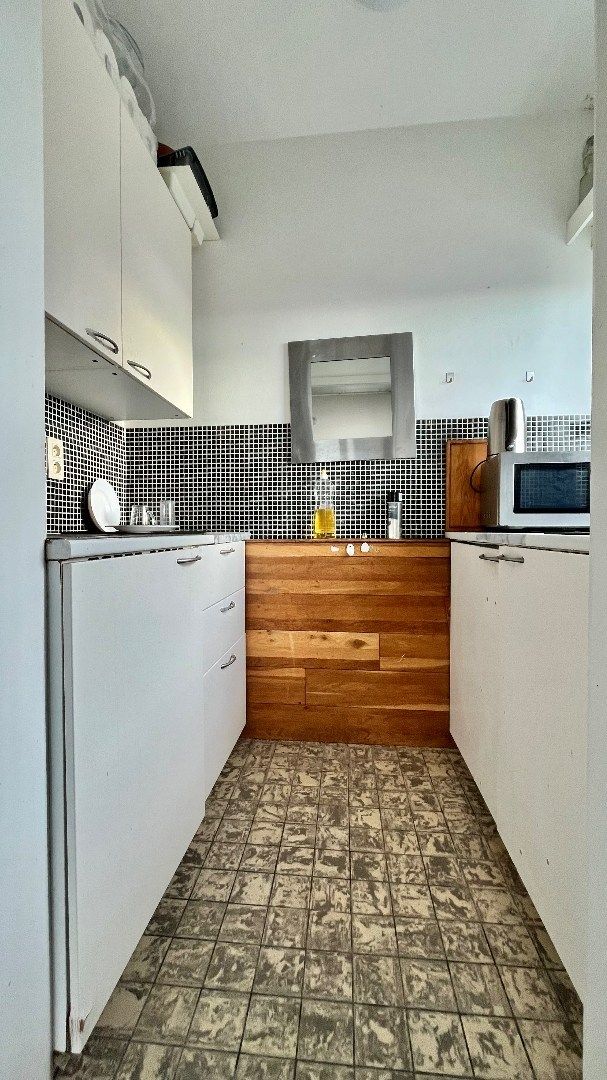 Verhuurde studio (31m²)met open zicht op het station foto 11