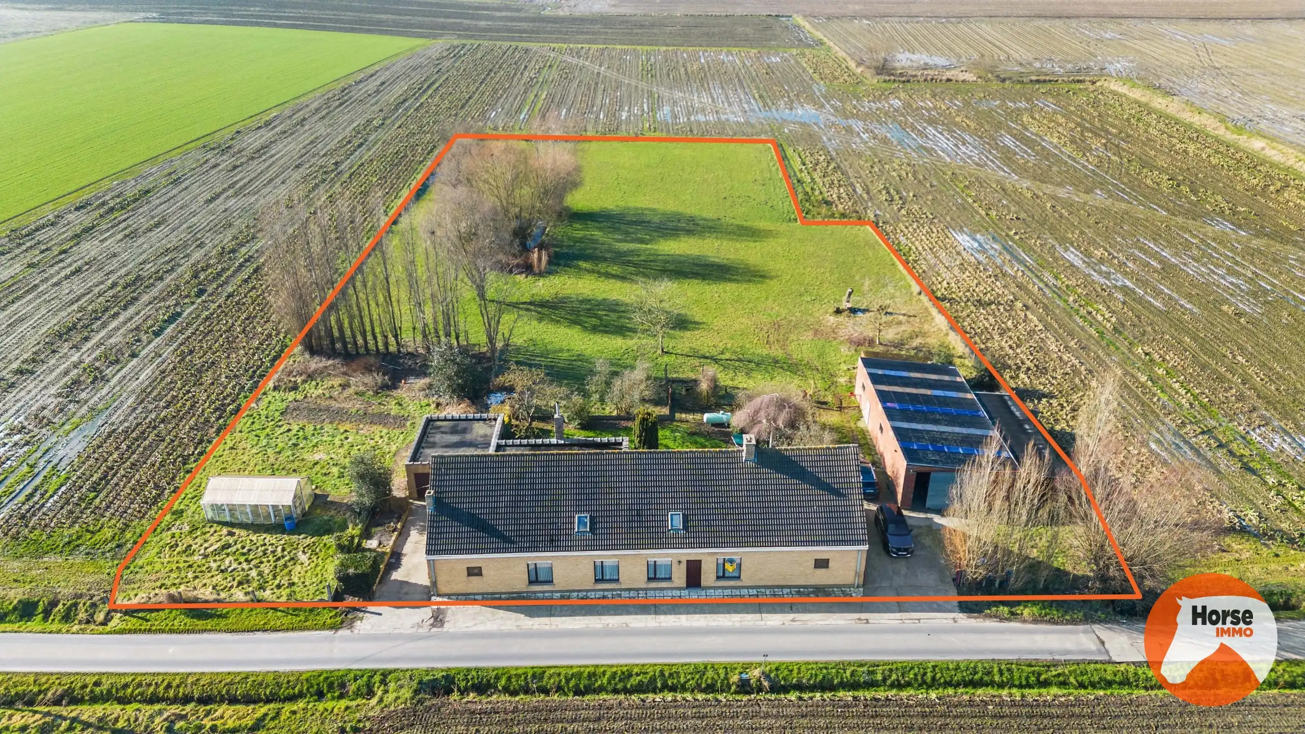 Hoofdfoto van de publicatie: TORHOUT - Landelijk gelegen te renoveren langgevelwoning